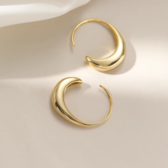 NEW 18K GOLD C SHAPE EARRINGS, NICE EARRINGS, CUTE EARRINGS - Picture 4 of 5